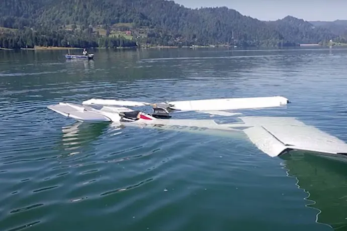 Tóba zuhant egy kisrepülő Romániában, a pilóta meghalt