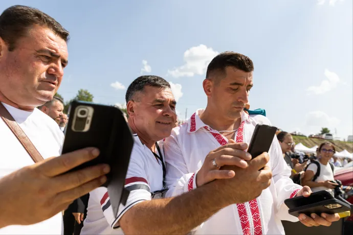 Aki nem szelfizett Simionnal az esküvőjén, az ott sem volt