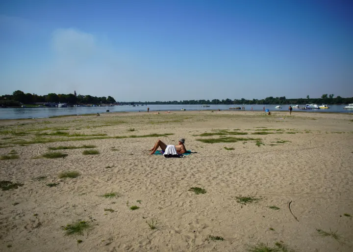 A Duna folyó partja Belgrádban, 2022. aug. 19-én – Fotó: Oliver Bunic / AFP