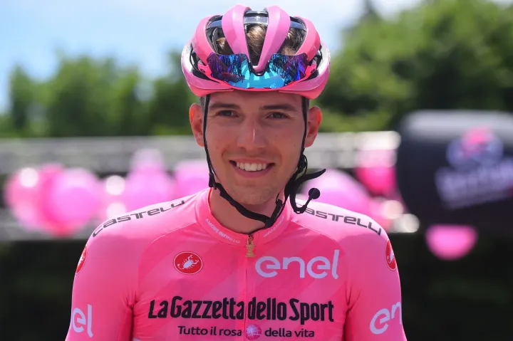 Attila Valter in 2021, when he wore Giro d'Italia's pink jersey for four days – Photo: Dario Belingheri / AFP