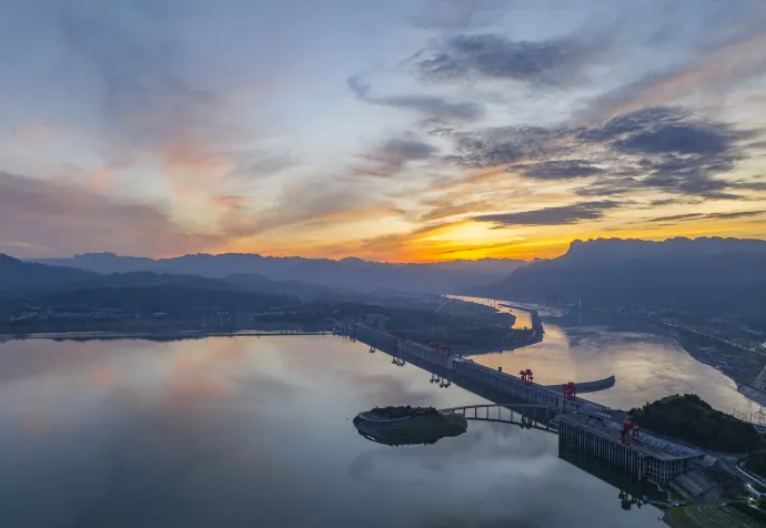 A Jangce folyón épített Három-szurdok-gát vízerőmű 2022 augusztusában – Fotó: Wang Gang / XINHUA / AFP