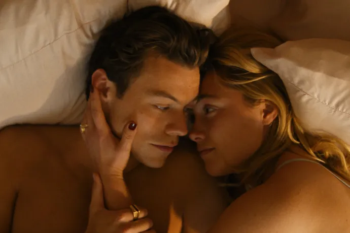 Áll a bál Harry Styles és Florence Pugh új filmje körül