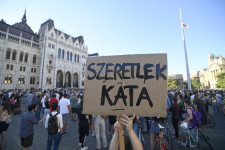 Áremelés, jövedelemcsökkenés és feketézés: így indul az új élet kata nélkül