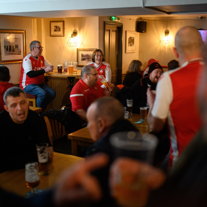 150 százalékkal emelkedett a rezsijük, csődhullámtól tartanak az angol kocsmárosok