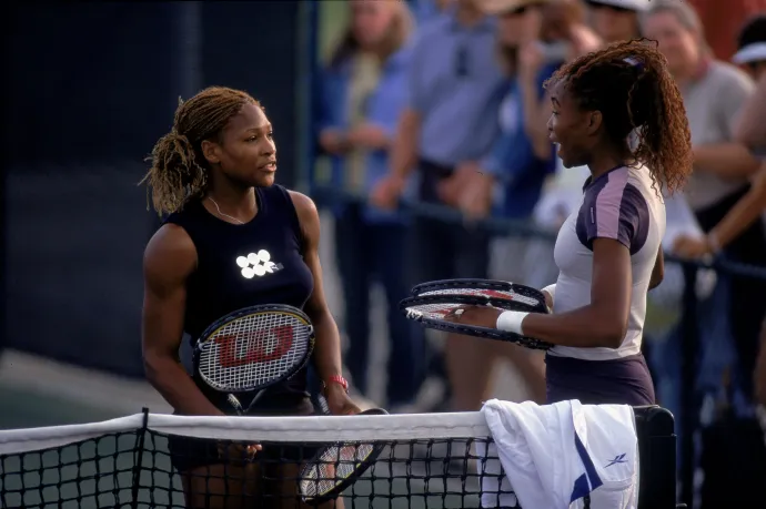 Serena és Venus Williams 2001. március 15-én Indian Wellsben – Fotó: Jed Jacobsohn / Allsport / Getty Images