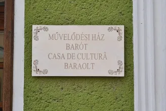 Dan Tanasă ezúttal a baróti művelődési ház névtáblájának feliratozása miatt szomorú