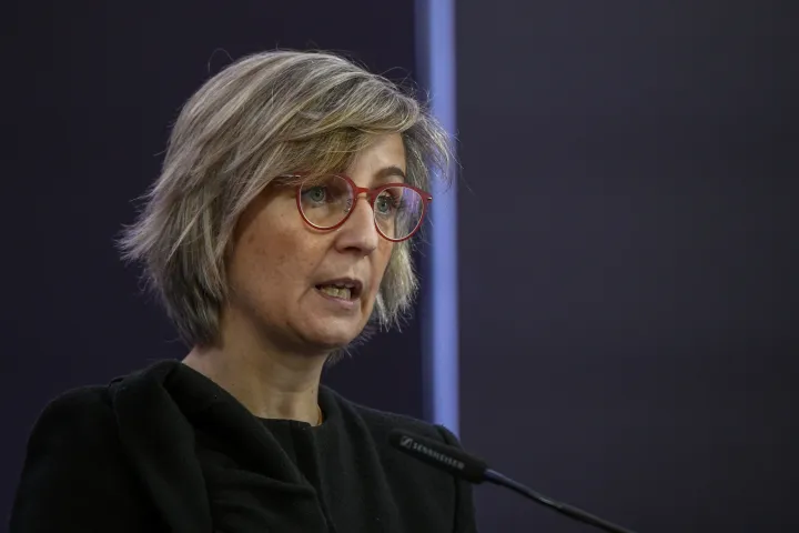 Marta Temido portugál egészségügyi miniszter beszél egy sajtótájékoztatón, 2021. március 1-jén, Lisszabonban – Fotó: Horacio Villalobos / Corbis / Getty Images