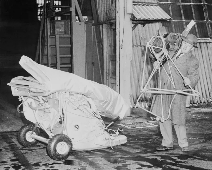 Az Inflatoplane összehajtott állapotban – Fotó: Getty Images / Bettmann
