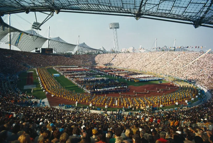 Az olimpia megnyitó ceremóniája az olimpiai stadionban, Münchenben 1972. augusztus 26-án – Fotó: Bettmann / Getty Images