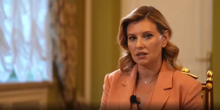 Olena Zelenszka az ukrán elnöki palotában ad interjút a BBC-nek.