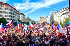 Hetvenezren követelték Prágában a cseh kormány lemondását