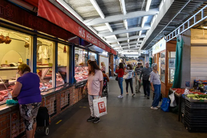 Tovább csökkent az élelmiszerboltok forgalma júliusban, nem úgy a benzinkutaké