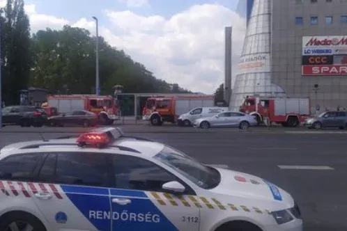 Gázolt a metró a Duna Plázánál