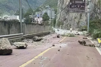 Legalább 21 ember meghalt egy 6,8-as erősségű földrengésben Kínában