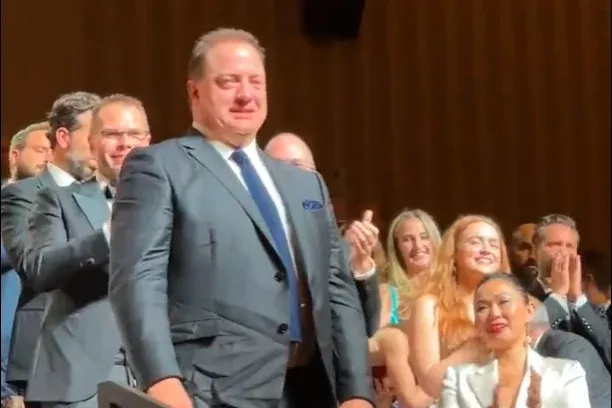Brendan Fraser könnyekkel küszködve fogadta a tapsvihart, amit az új filmje miatt kapott