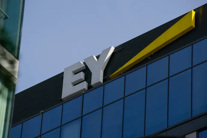 Két vállalattá válhat az Ernst & Young