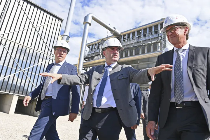 Hubert Aiwanger, bajor gazdasági miniszter látogatása a Haidach gáztárolóban 2022. augusztus 2-án – Fotó: Frank Hoermann / Sven Simon / dpa / AFP