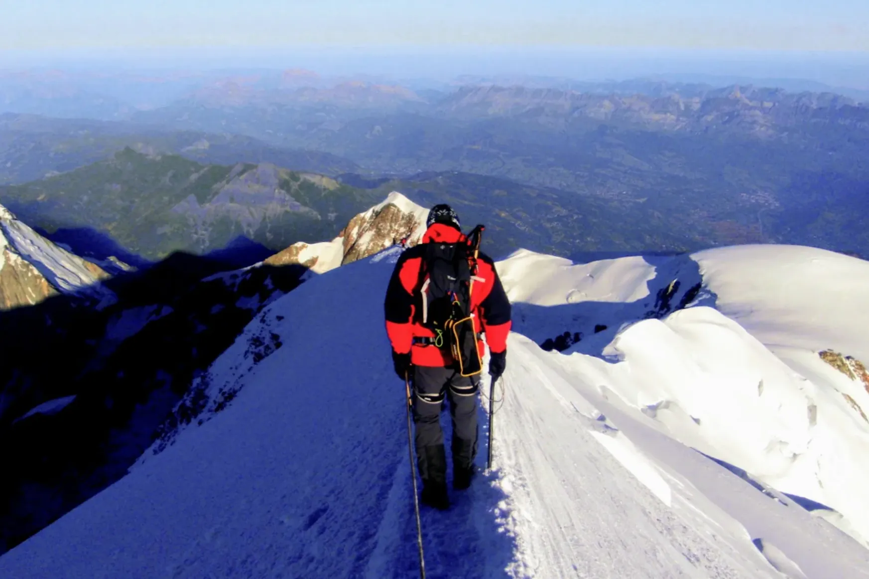 Robotok hajnalban a gerincen: a Mont Blanc megmászása