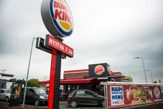 Burger King: A csomagolást végző munkaerő pluszideje miatt is drágább az elviteles gyorskaja