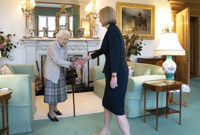 A királynő találkozik Liz Truss frissen kinevezett miniszterelnökkel szeptember 6-án Balmoralban Fotó: Jane Barlow / AFP