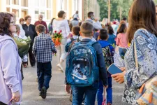 Az 500 lejes tanfelszerelés támogatáshoz akár több közjegyzői jóváhagyás is kell, így ráfizethetnek a kérelmező szülők