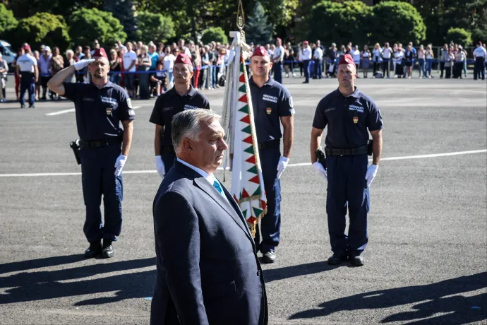 Felesküdtek az első határvadászok, Orbán szerint a migráció civilizációs fenyegetés