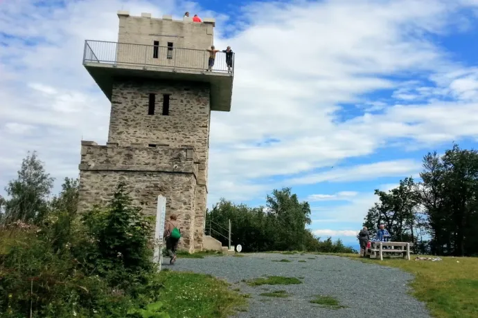 Írott-kő: a hegy, ami a német nevén nagyobbnak hangzik