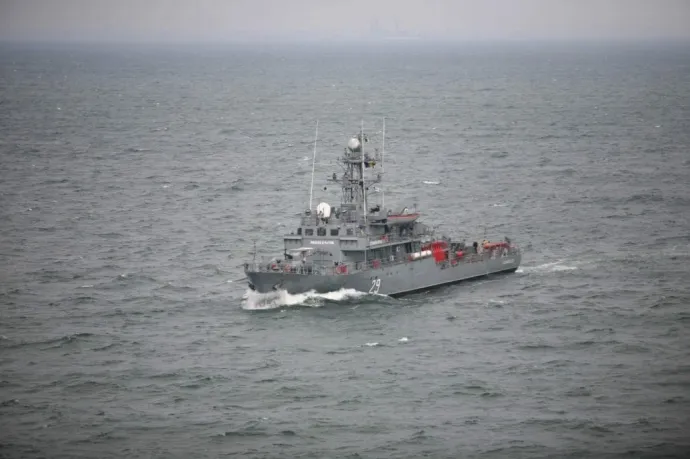Hatástalanítani akarták, végül nekiütközött egy aknának a haditengerészet hajója a Fekete-tengeren