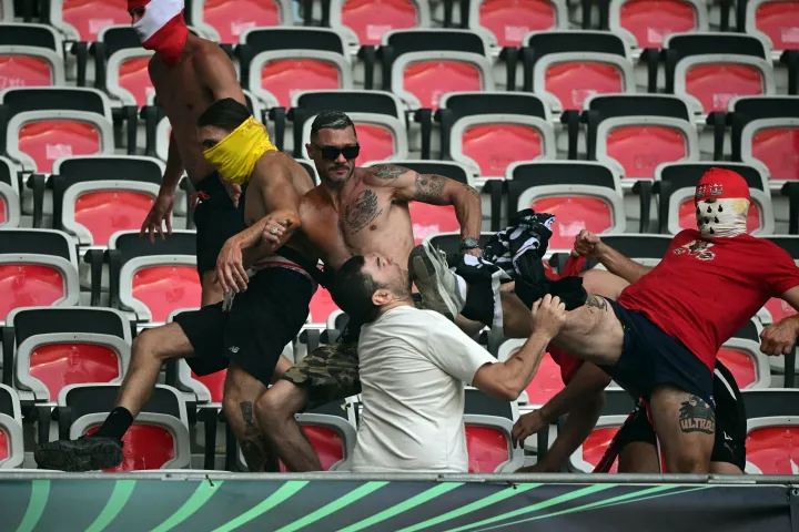 Vizsgálja az UEFA, hogy csaphattak össze a stadionban a Nizza és a Köln ultrái