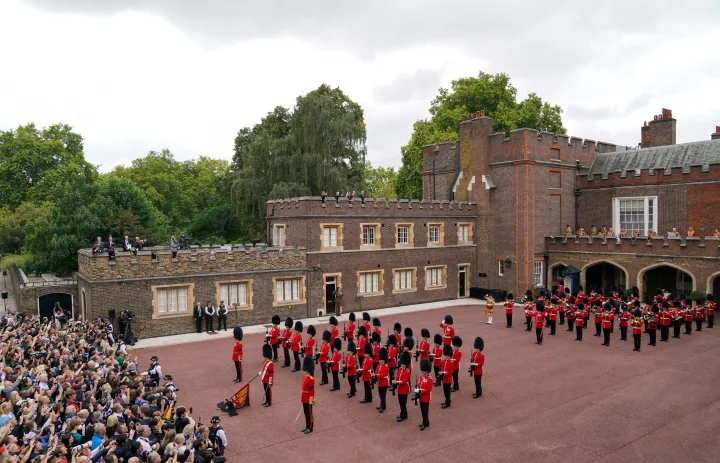 III. Károly trónra lépésének kikiáltása a londoni Szent Jakab-palota udvarán 2022. szeptember 10-én – Fotó: Joe Giddens/ Getty Images