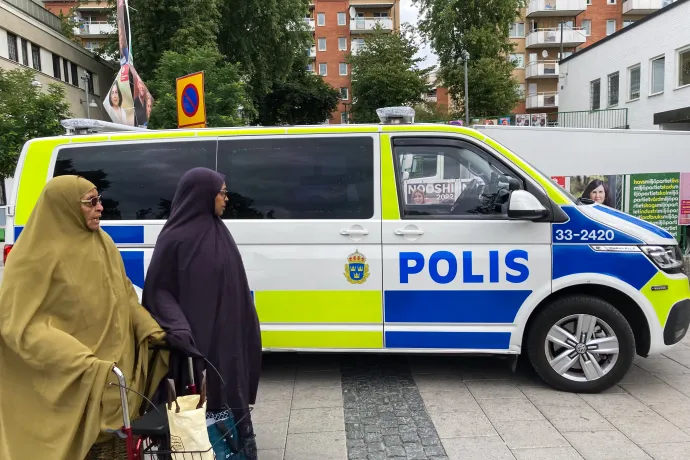 Stockholm Rinkeby negyedében általános a nagyobb rendőri jelenlét – Fotó: Ferenci Ármin / Telex