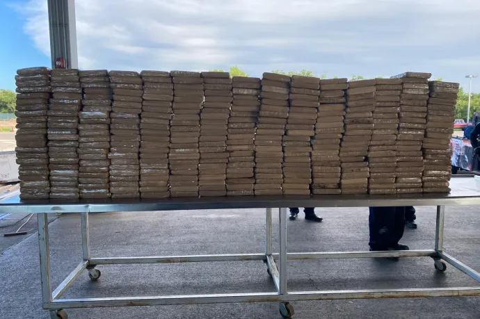 Órási adagot, 600 kilónál több metamfetamint foglaltak le az amerikai–mexikói határon