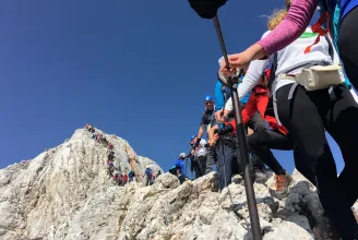 Dugó a Triglavon: néha 3000 méter magasban is sorba kell állni
