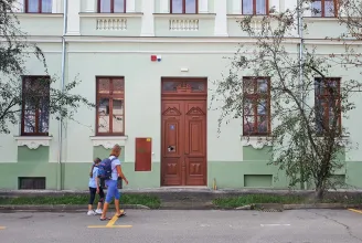 Átköltözött a református egyház épületébe a nagyváradi Nicolae Bălcescu iskola magyar tagozata és egy román osztálya