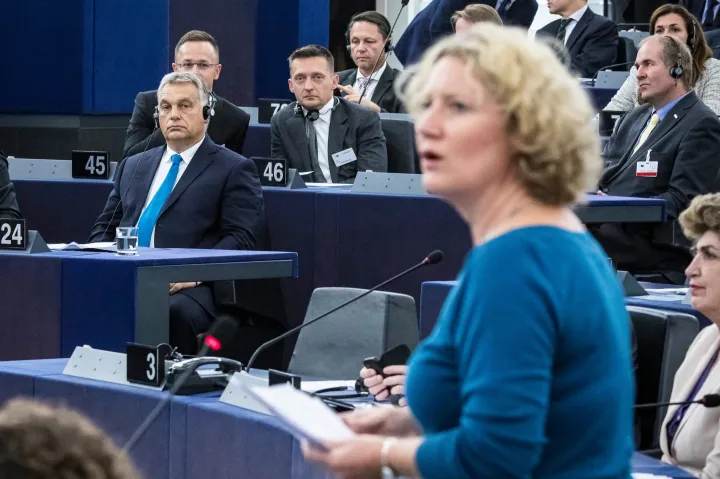 Orbán azért nem megy Brüsszelbe a jogállamisági vitára, mert nem kapott meghívót