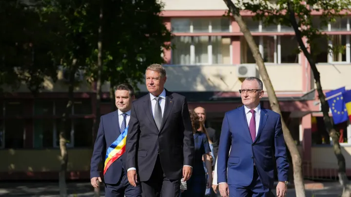 Klaus Iohannis és Sorin Cîmpeanu tanügyminiszter a 2022-2023-as tanévnyitón – Fotó: Államelnöki Hivatal