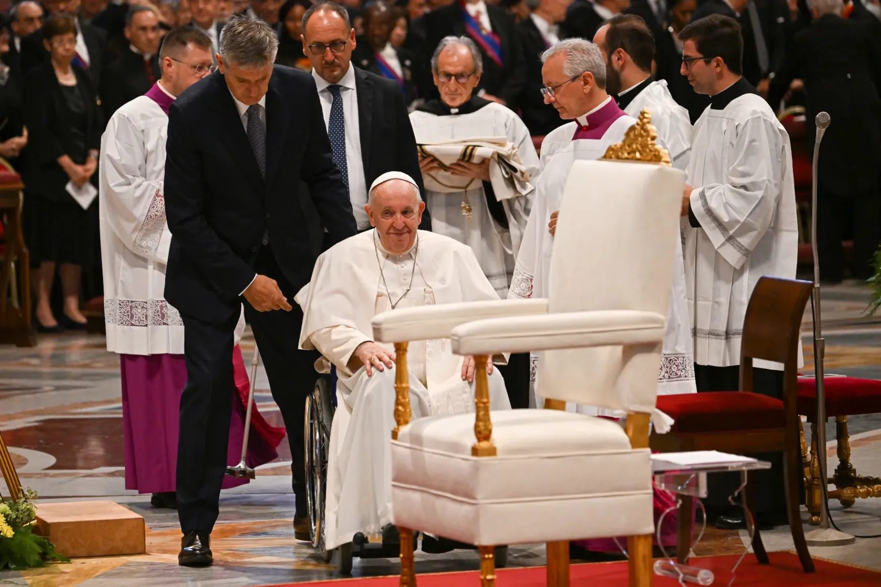 Tényleg a lemondására készül Ferenc pápa?