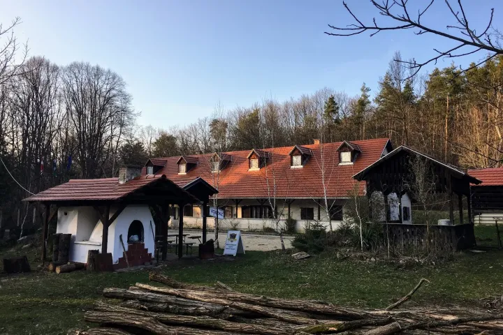 Vadászház (fent) – Fotó: Tenczer Gábor / Telex