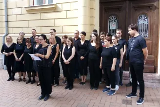 Szegeden is szolidaritást vállaltak tanárok a megfenyegetett kollégáikkal