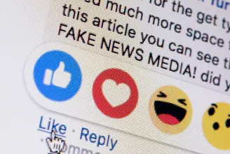 A YouTube és a Facebook megígérte, hogy több figyelmet fordít a szélsőséges tartalmak kiszűrésére