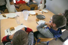 Gyakorlatilag egy szendvics lesz a „meleg étel” azokban az iskolákban, ahol nem oldható meg az ebéd előállítása vagy rendelése