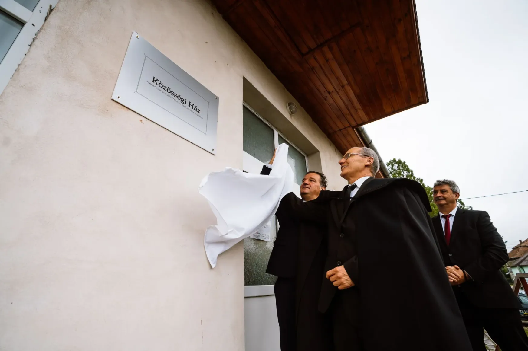 Premier a Fehér megyei szórvány egyik településén: közösségi házat avattak, magyar napot ünnepeltek Bethlenszentmiklóson