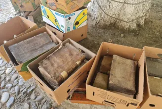Több mint ezer éves kézirattöredéket is őrző, rendkívül jó állapotú humanista könyvtárat tártak fel Medgyesen