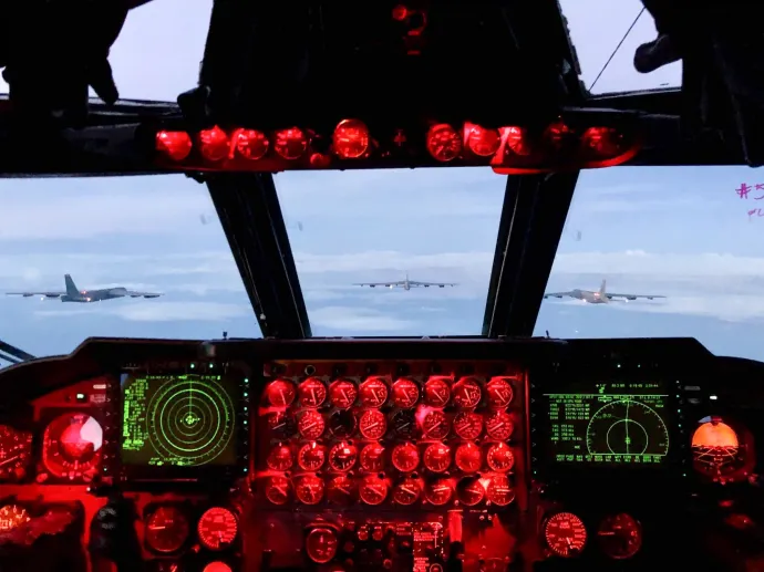 B-52H típusú gépek gyakorlatoznak 2020-ban a norvég RAF Fairford légtér felé tartva – Fotó: Bomb Squadron / U.S. Air Force