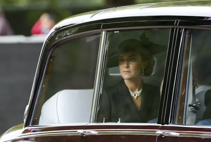 Katalin hercegnő távozik a Westminster-apátságból Fotó: Peter Cziborra