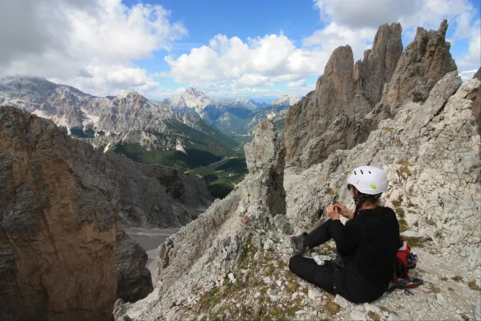 Az Eötvös-csúcs alatt a Dolomitok egyik legvadabb hágóján