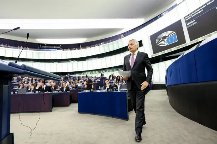 Didier Reynders, az Európai Bizottság jogérvényesülésért felelős biztosa érkezik az Európai Parlament Magyarország ügyét tárgyaló plenáris ülésére 2022 májusában – Fotó: Fred Marvaux / Európai Unió