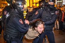 Több mint 1300 háborúellenes tüntetőt vettek őrizetbe Oroszországban