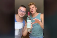 A legolcsóbb vodka is iható lesz, ha átszűrjük a Brita vízszűrő kancsóin a legújabb TikTok-trend szerint