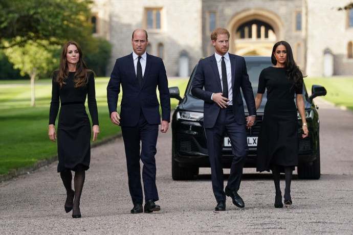 Katalin hercegné és Vilmos herceg, valamint Harry és Meghan Markle. Fotó: AFP